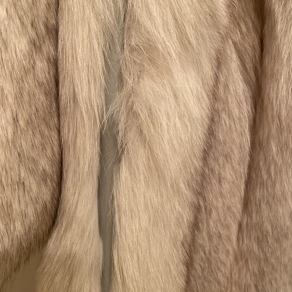 Saga Furs Blue Fox fur coat - Picture 6 of 6